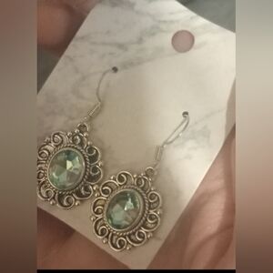 ♥️B 5/$20 Elegant Silver & Mint Green Earrings 💚